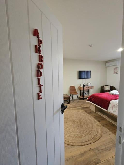 Chambre D'Hote Aphrodite Sainte-Geneviève-des-Bois Esterno foto