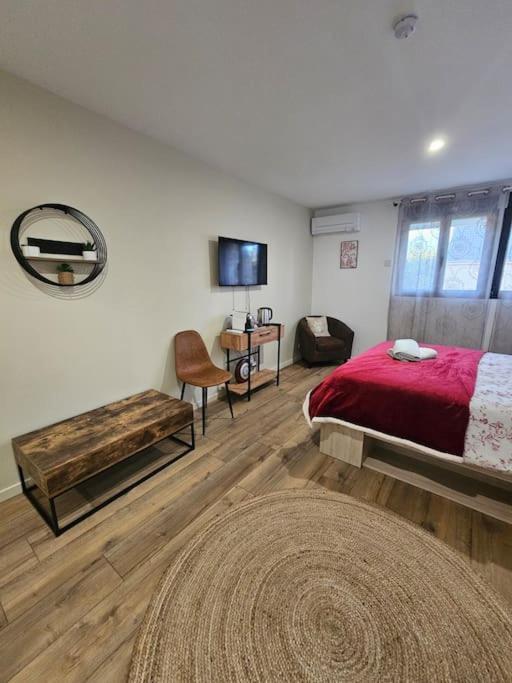Chambre D'Hote Aphrodite Sainte-Geneviève-des-Bois Esterno foto